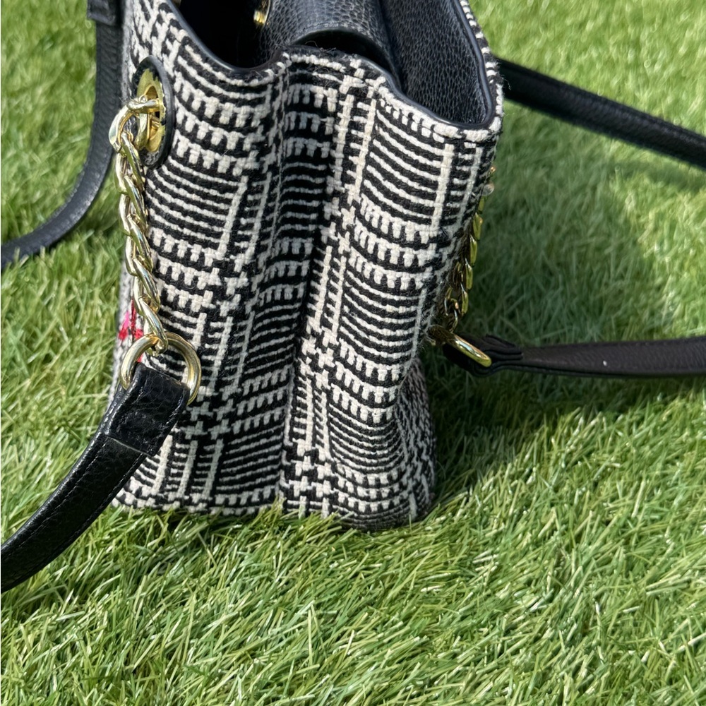 Liz Claiborne Floral Embroidered Shoulder Bag - Black & White Chain Strap - Picture 12 of 15